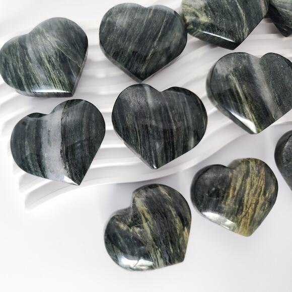 Green Rabbit Hair Quartz Heart Crystal Carving Healing Crystal - Picture 4 of 10